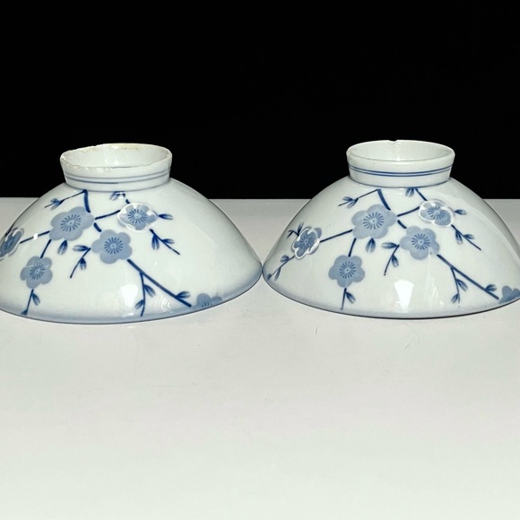 VINTAGE JAPANESE RICE BOWLS / Blue Cherry Blossom Decoration / Chips On Bottom - Picture 3 of 11